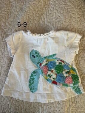 White Girls' Short Sleeve Tee with Colorful Turtle Appliqué Biden